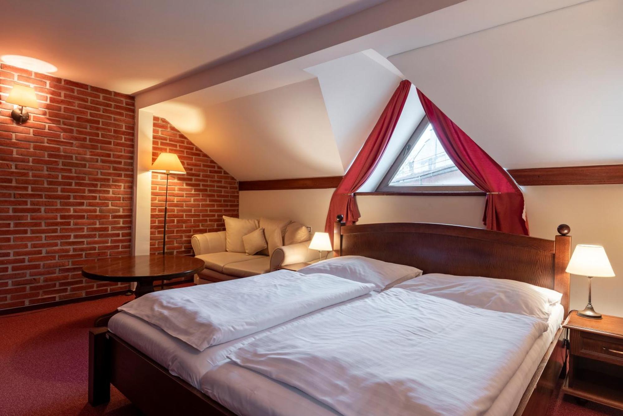 Hotel Green Gondola Plzen Exterior photo